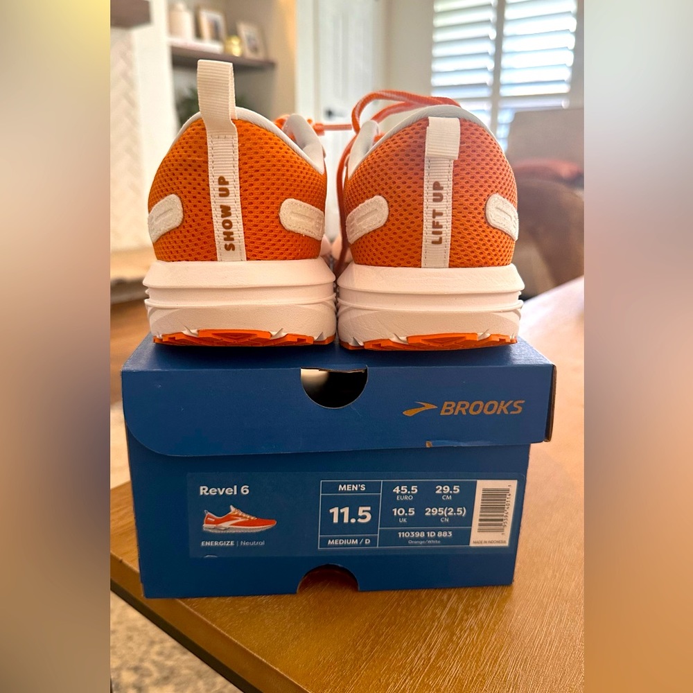 Brooks Revel 6 size men's 11.5